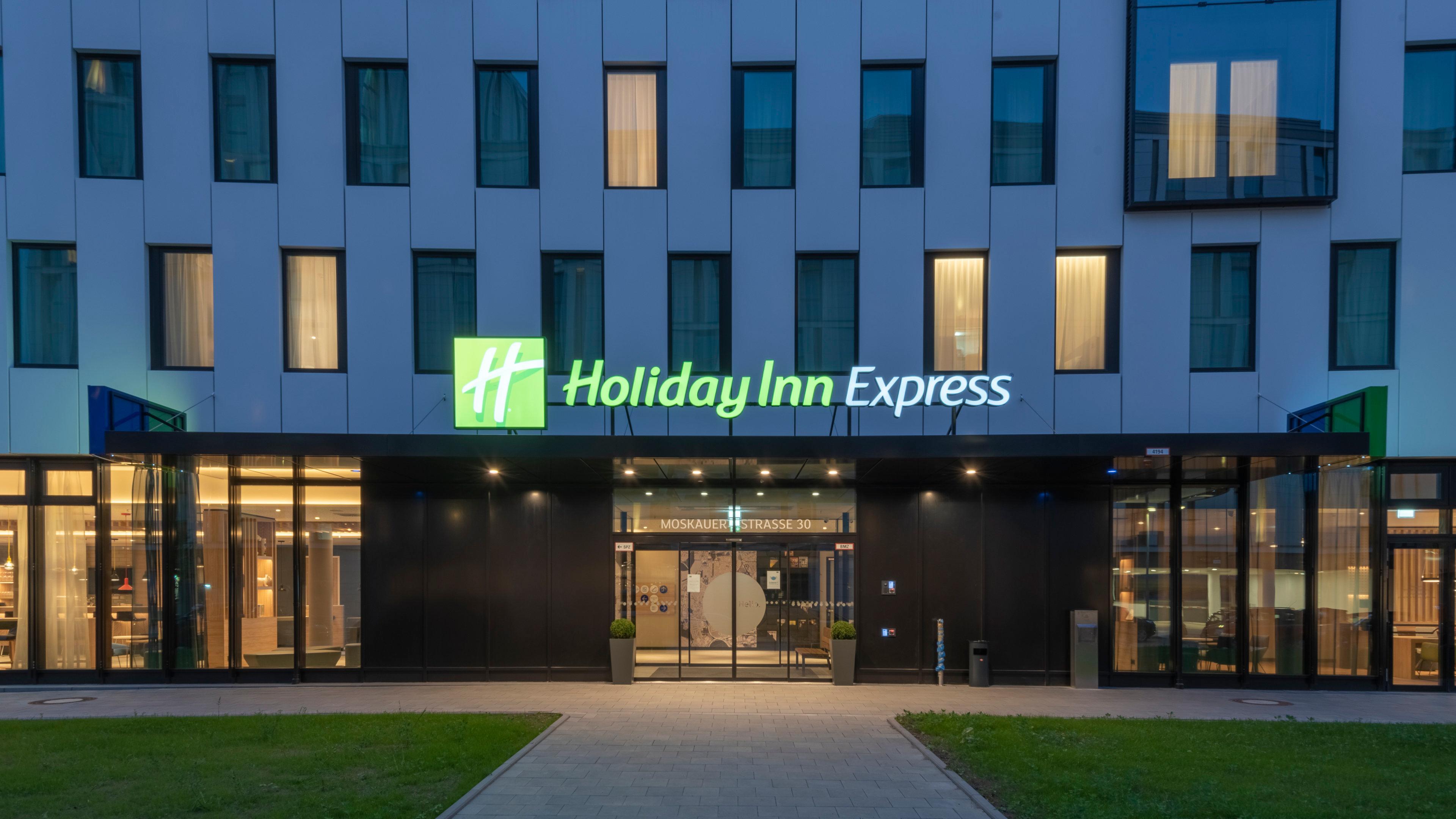 Holiday Inn Express Dusseldorf - Hauptbahnhof, An Ihg Hotel מראה חיצוני תמונה